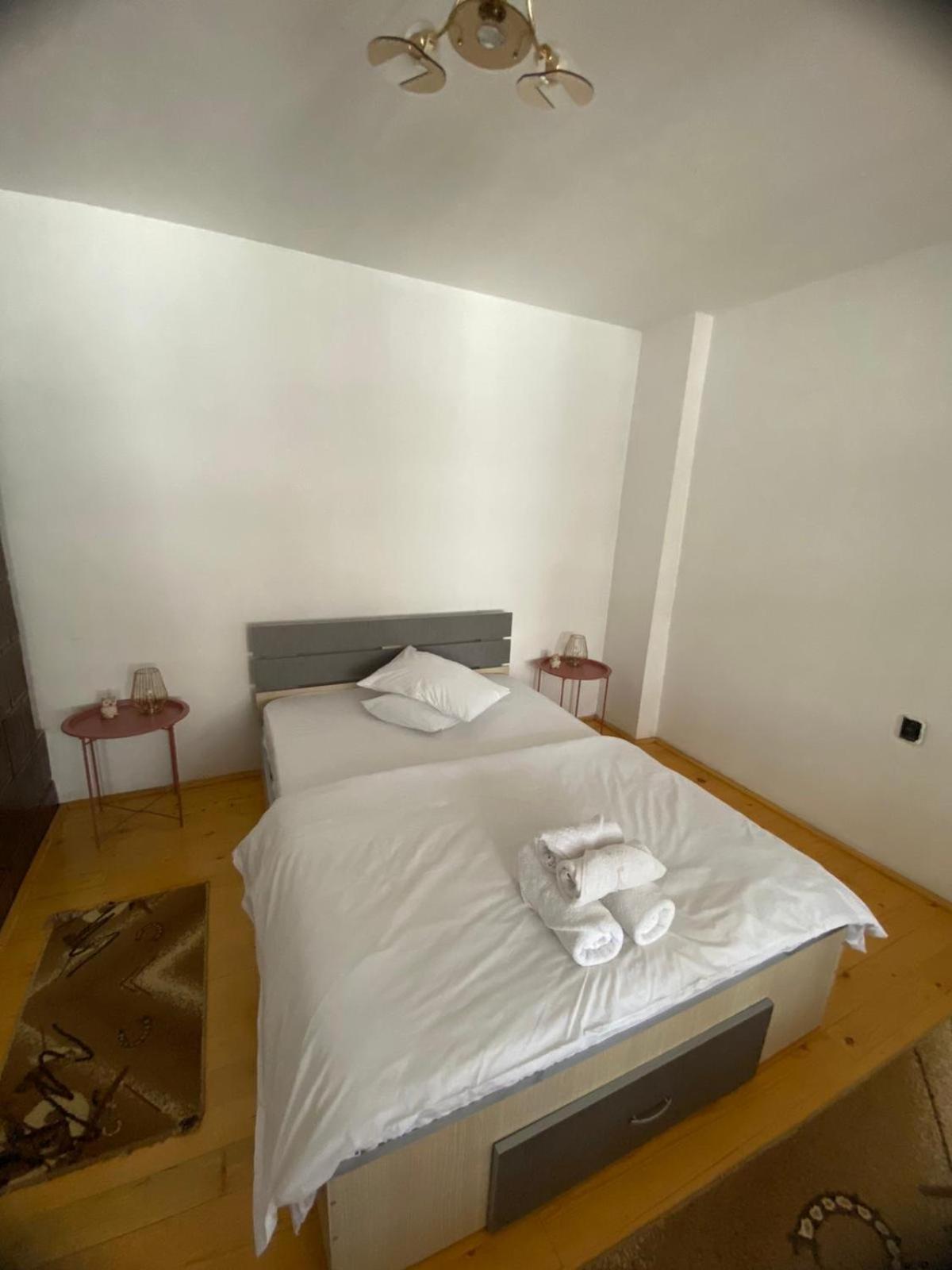 הוילה קורטאה דה ארגס Casa Eroilor מראה חיצוני תמונה