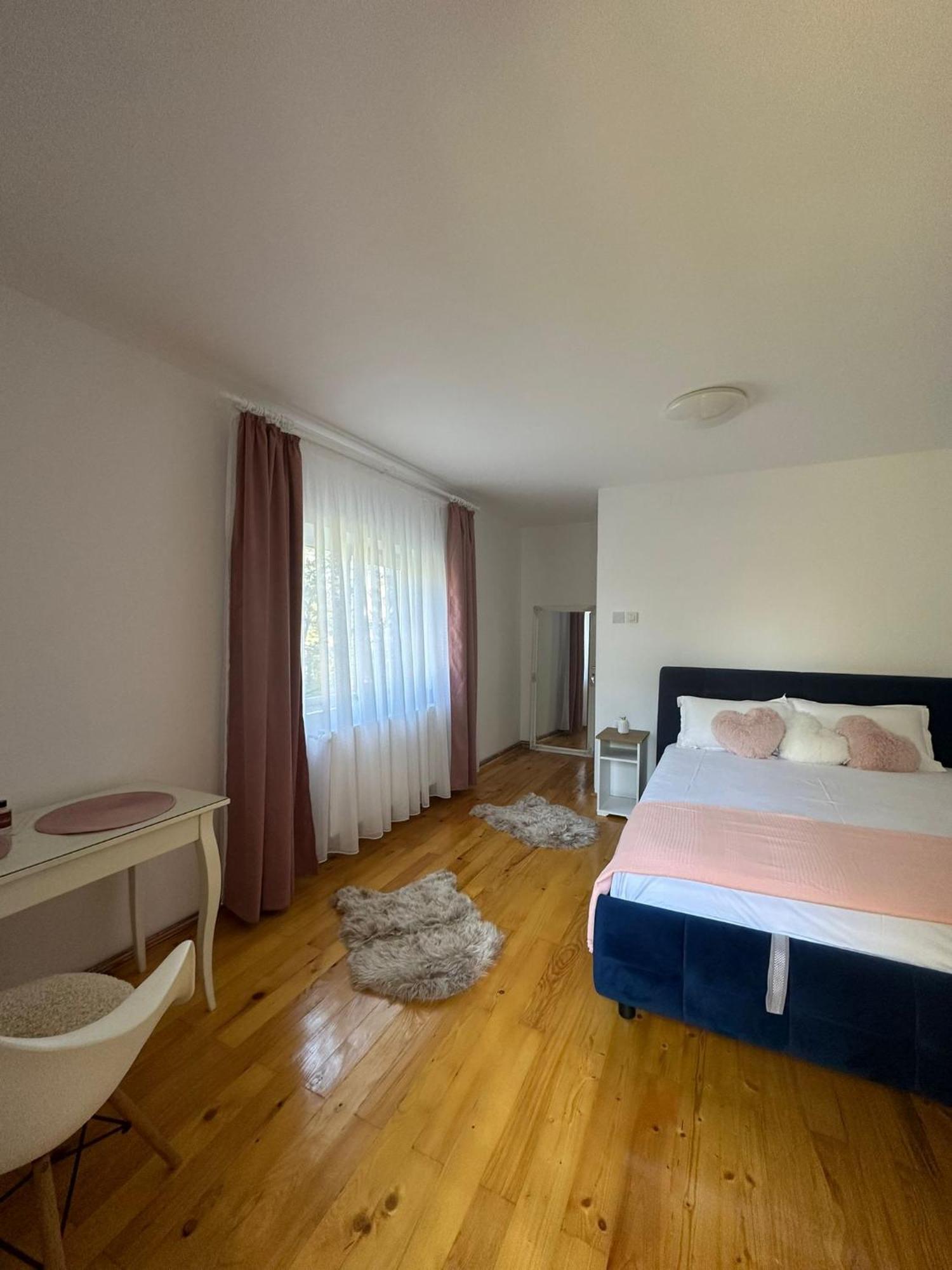 הוילה קורטאה דה ארגס Casa Eroilor מראה חיצוני תמונה